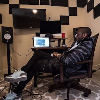 Listen To The ORIGINAL VERSION Of “Gbagbe Oshi” Davido Bought For Over N1 Million