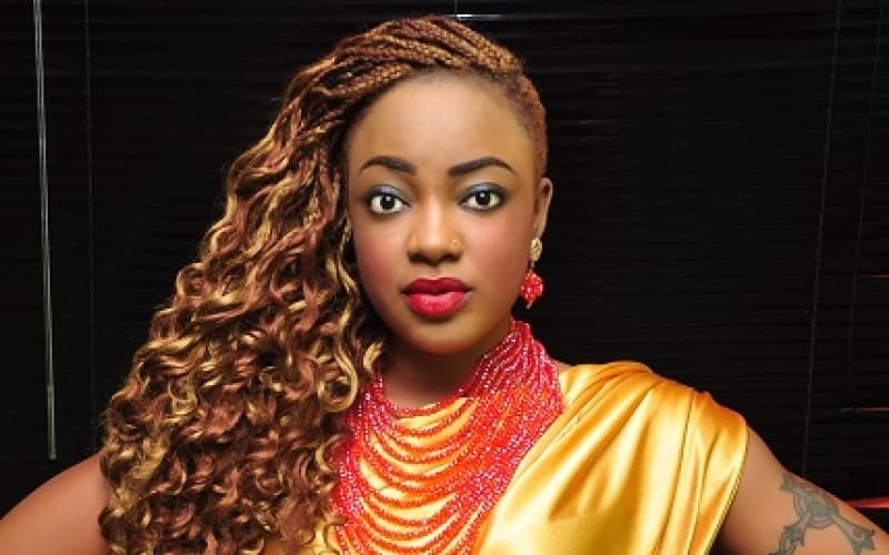 Actress, Sotayo Sobola Wows Gov. Okezie Ikpeazu (photos)